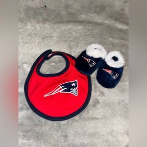 Infant New England Patriots Bib & Slipper Set